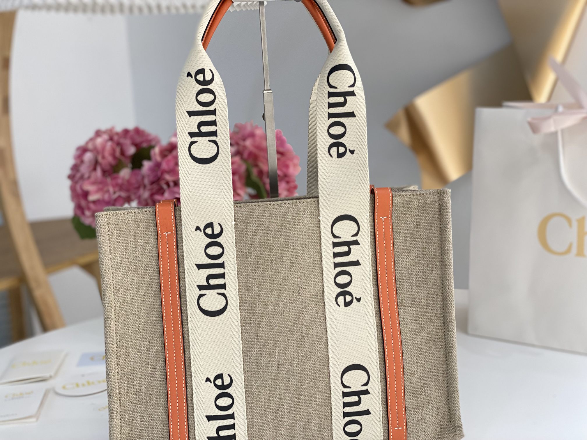 Chloe Medium Woody Tote Bag In Linen 